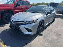 Used 2018 Celestial Silver Metallic Toyota SE image 3