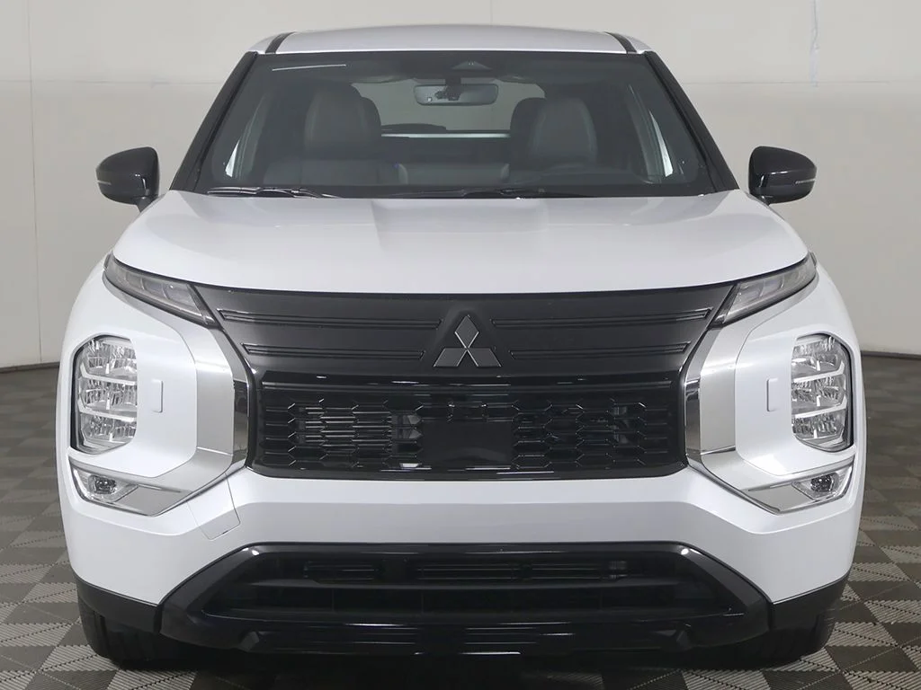New 2026 White Mitsubishi LE 1.5T S-AWC image 11