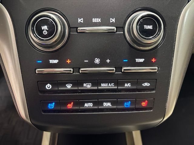 Used 2016 White Lincoln Reserve image 20