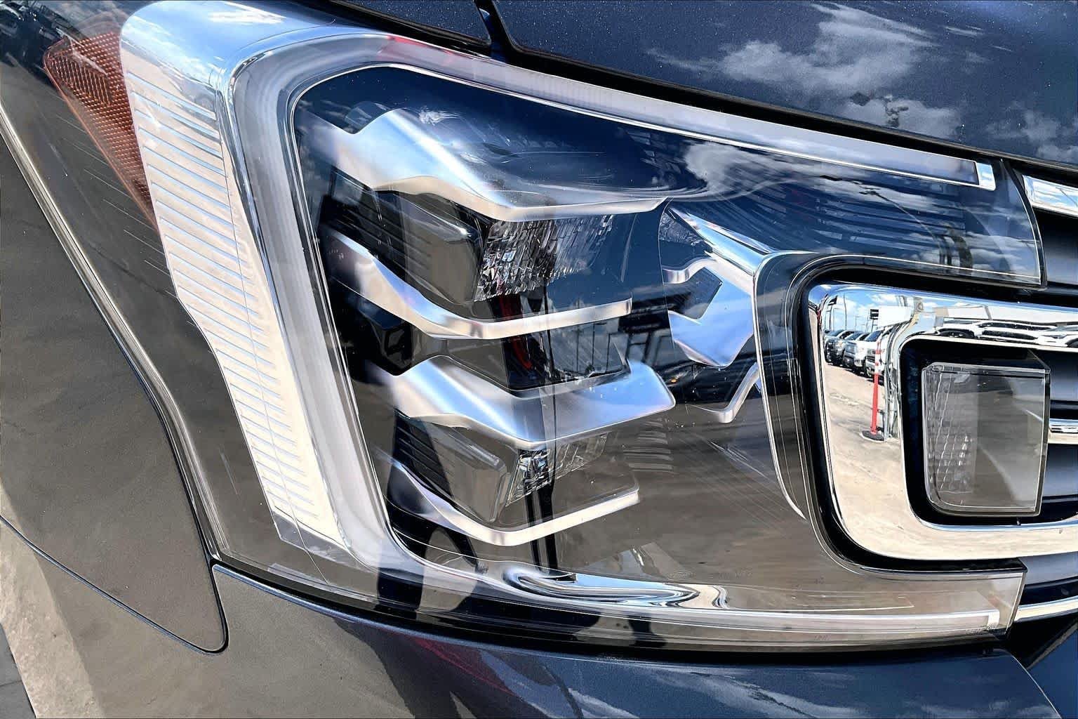Used 2021 Magnetic Metallic Ford Limited image 28
