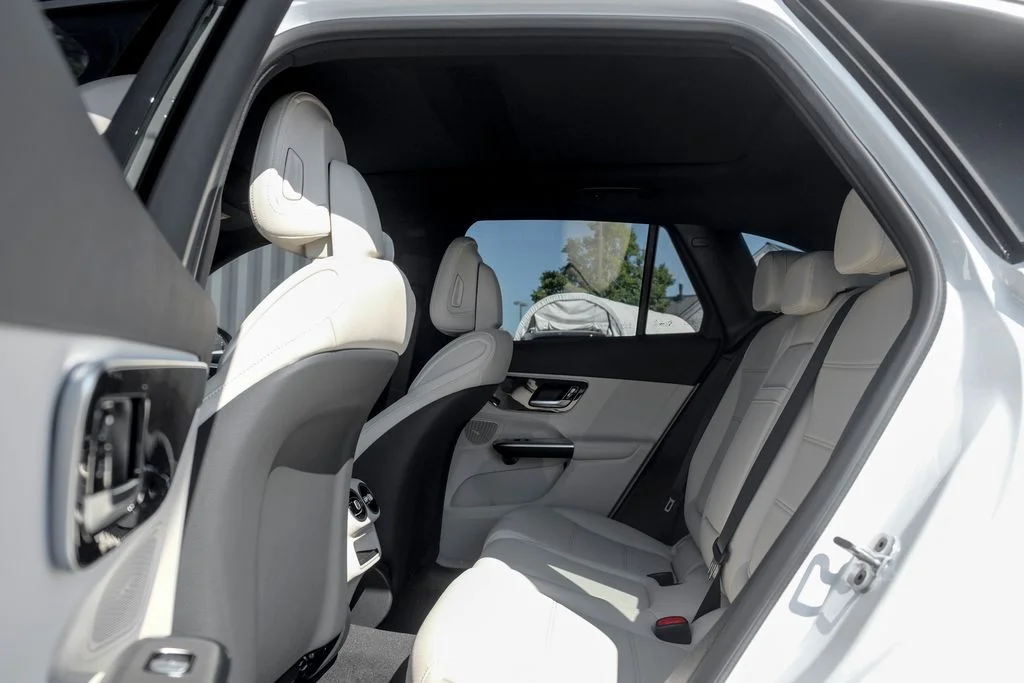 New 2027 Polar White Mercedes-Benz GLC 300 image 16