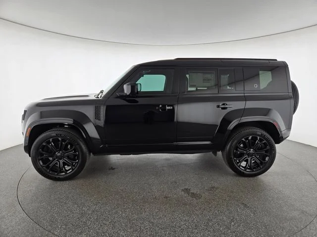 New 2026 Narvik Black Land Rover OCTA image 28