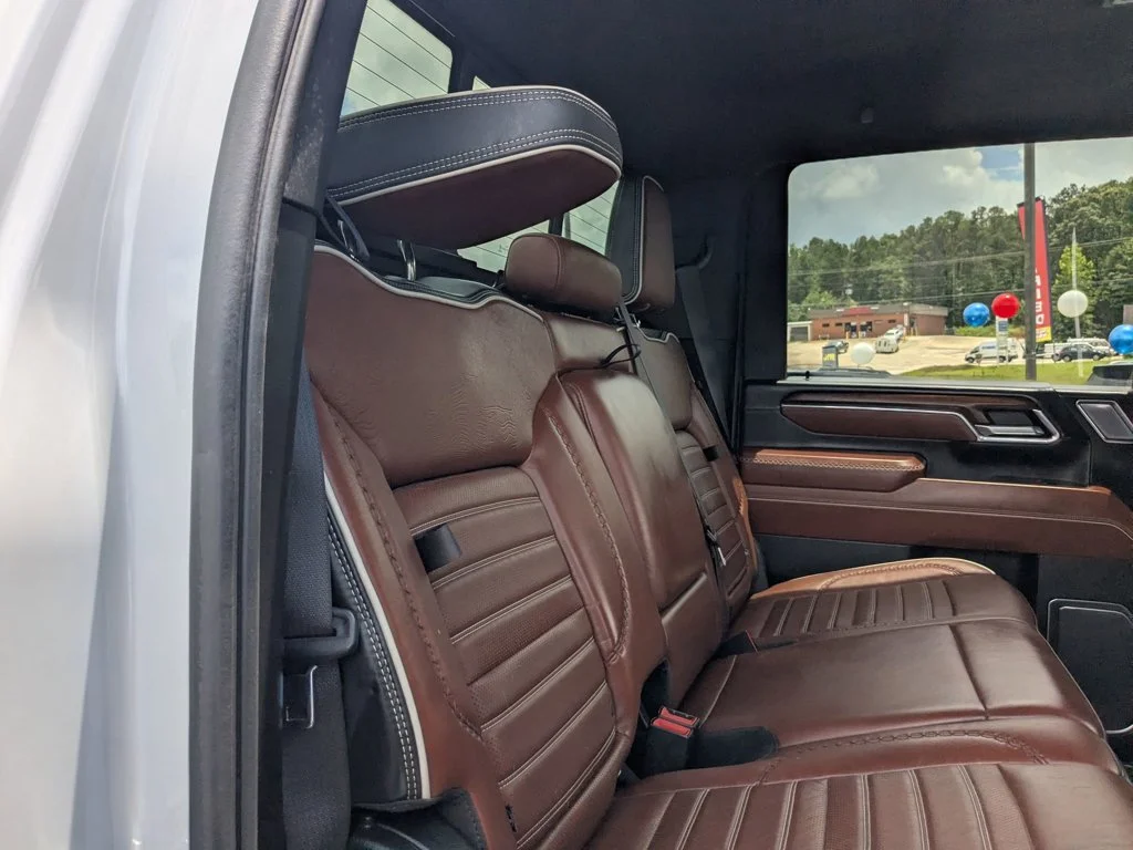 Used 2024 White Frost Tricoat GMC Denali Ultimate image 28
