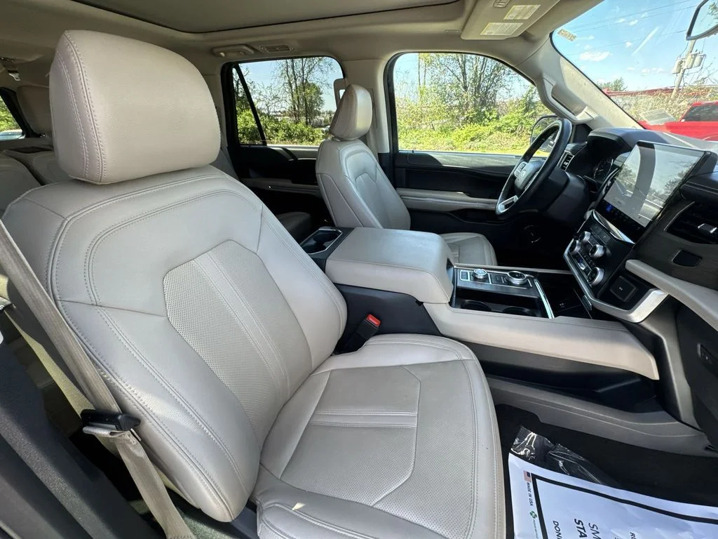 Used 2024 White Ford Limited image 25