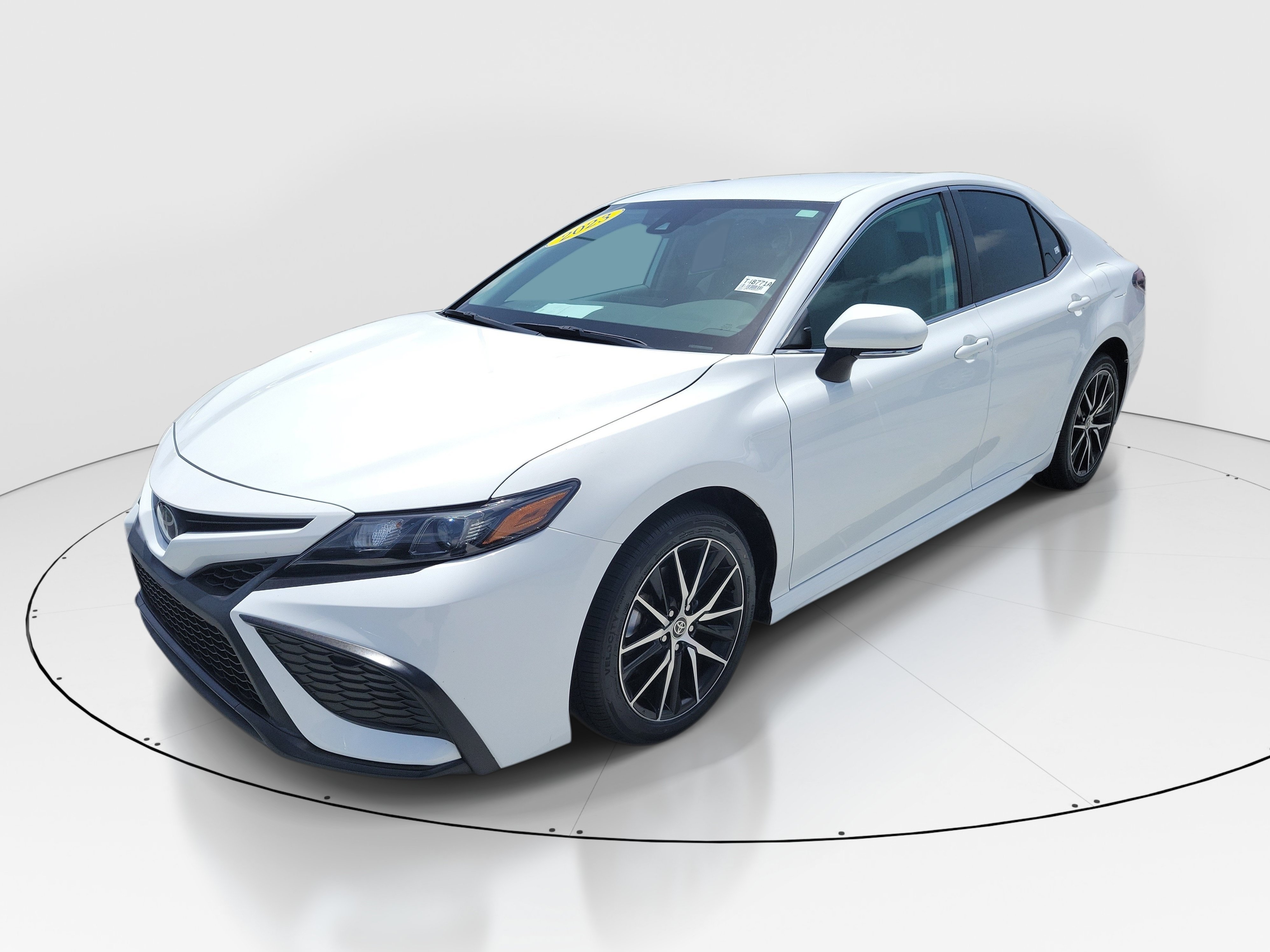 Used 2023 Ice Toyota SE image 3