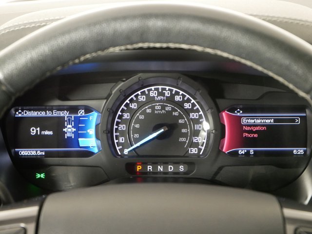 Used 2019 White Platinum Tri-Coat Ford Crew Cab LARIAT w/ FX4 Off-Road Pkg & Technology Pkg image 20