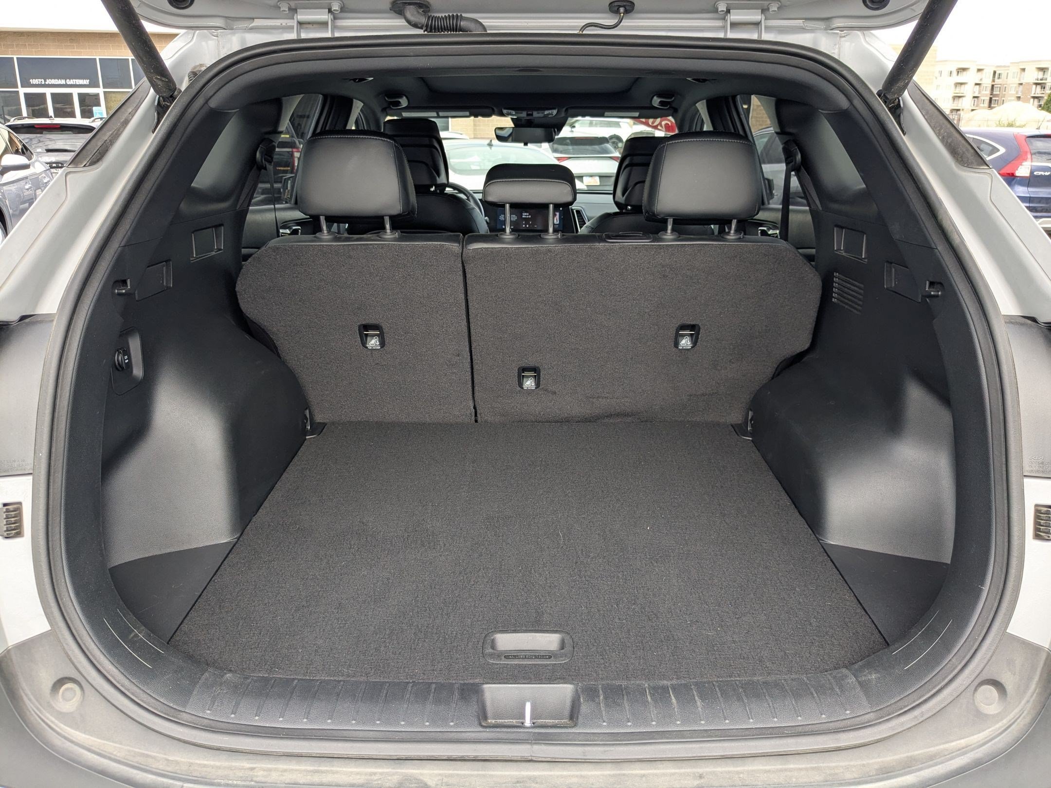 Used 2024 Wolf Gray Kia X-Line image 32