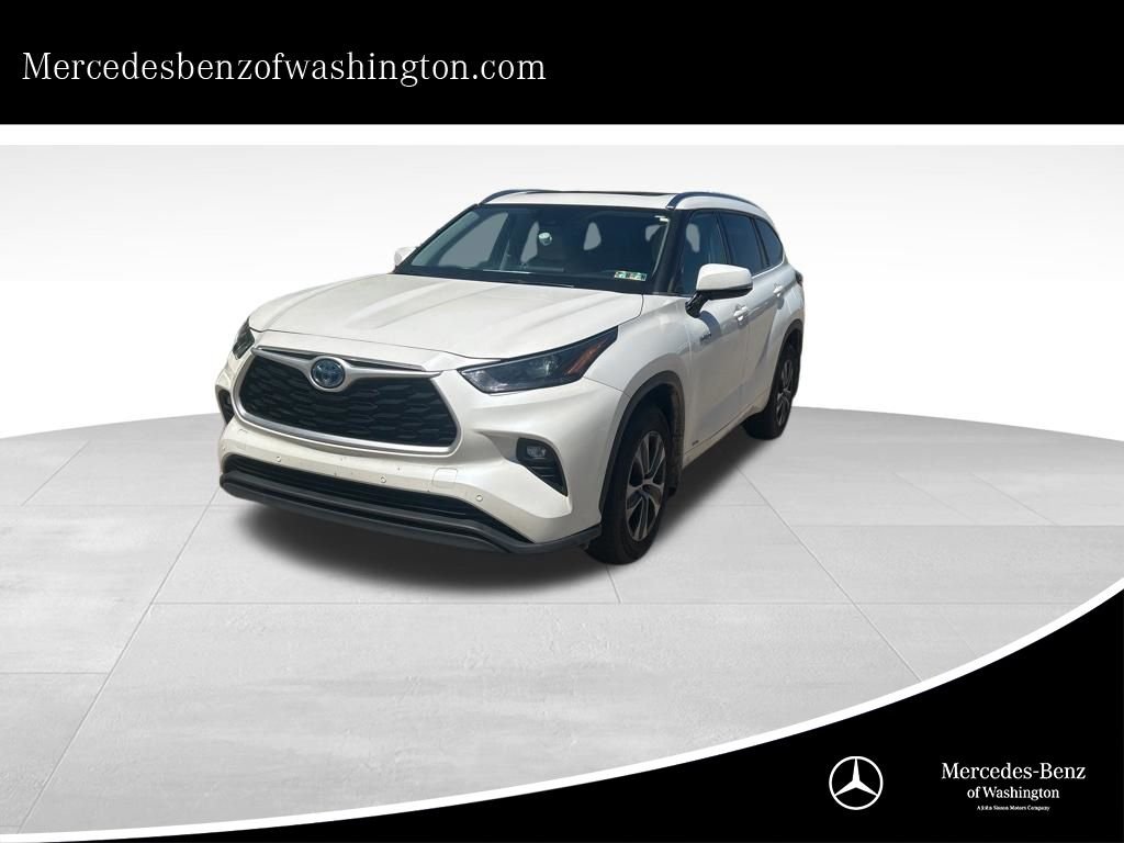 2021 Toyota Highlander XLE Hybrid 4x4's photo