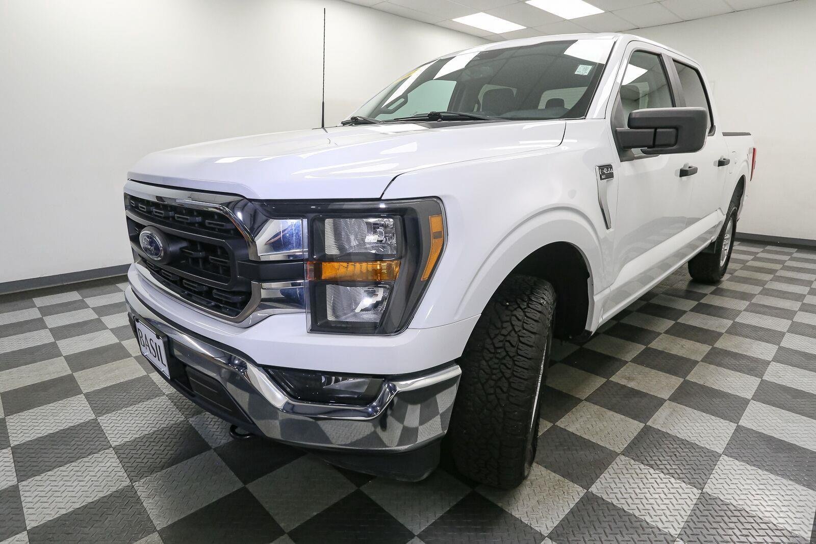 Used 2023 Oxford White Ford XLT image 4