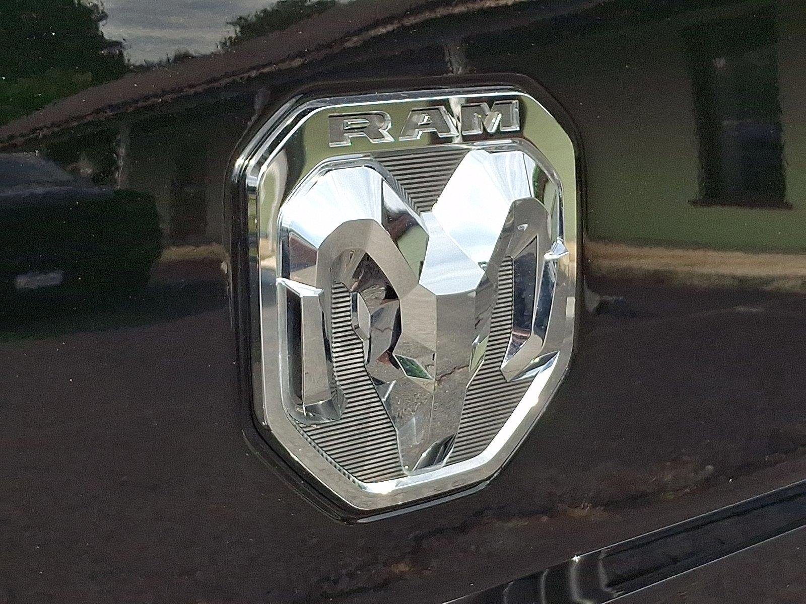 Certified Used 2024 Diamond Black Crystal Pearlcoat Ram Big Horn image 29