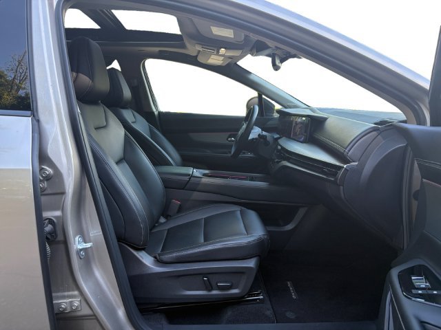 Used 2025 Gold Nissan SL image 30