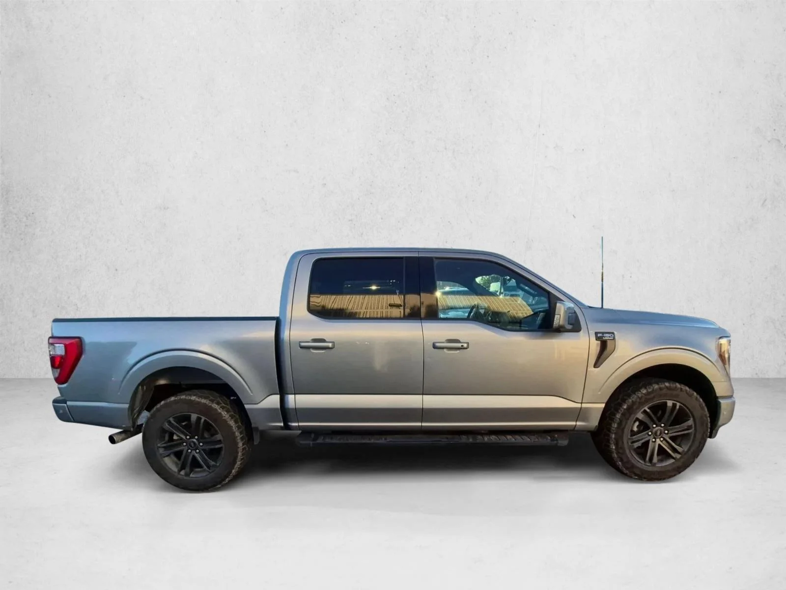 Used 2021 Iconic Silver Metallic Ford LARIAT image 4