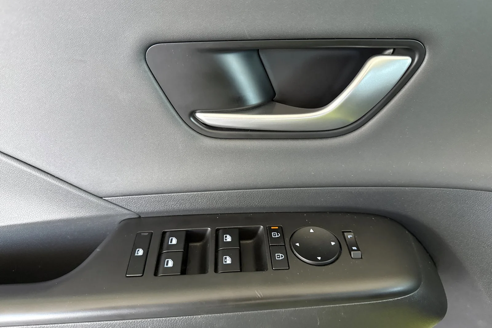 Used 2025 Neoteric Yellow Hyundai Limited image 11