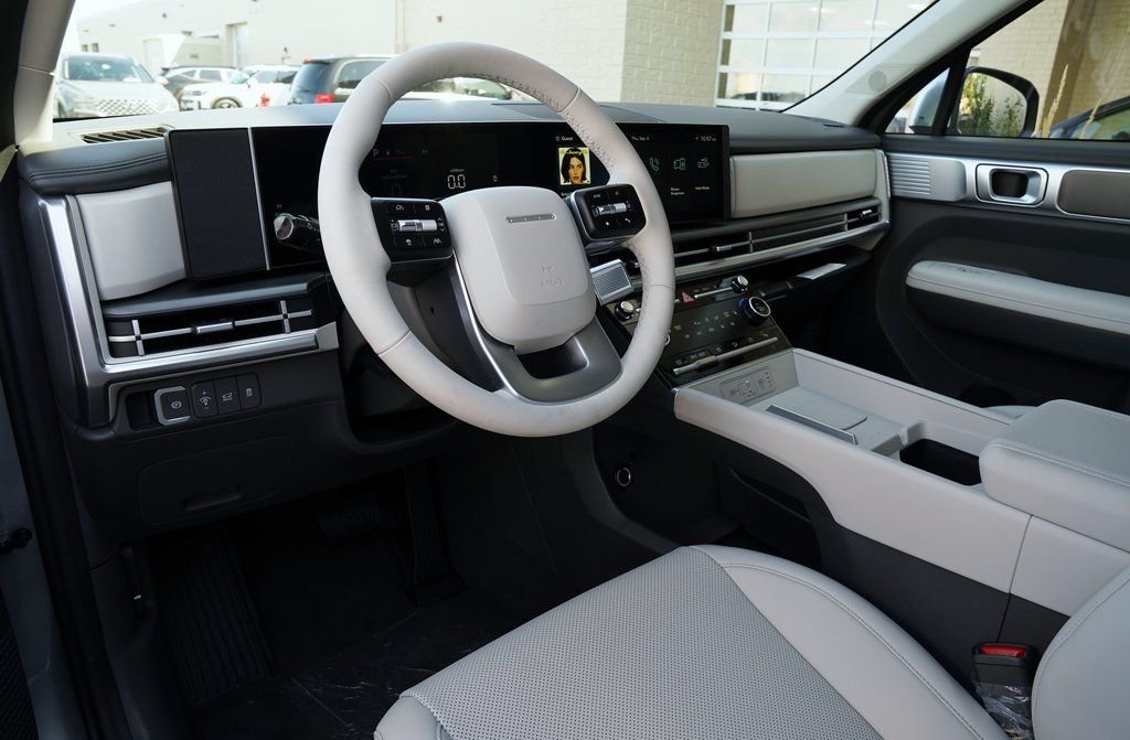 New 2026 Shimmering Silver Hyundai SEL image 35