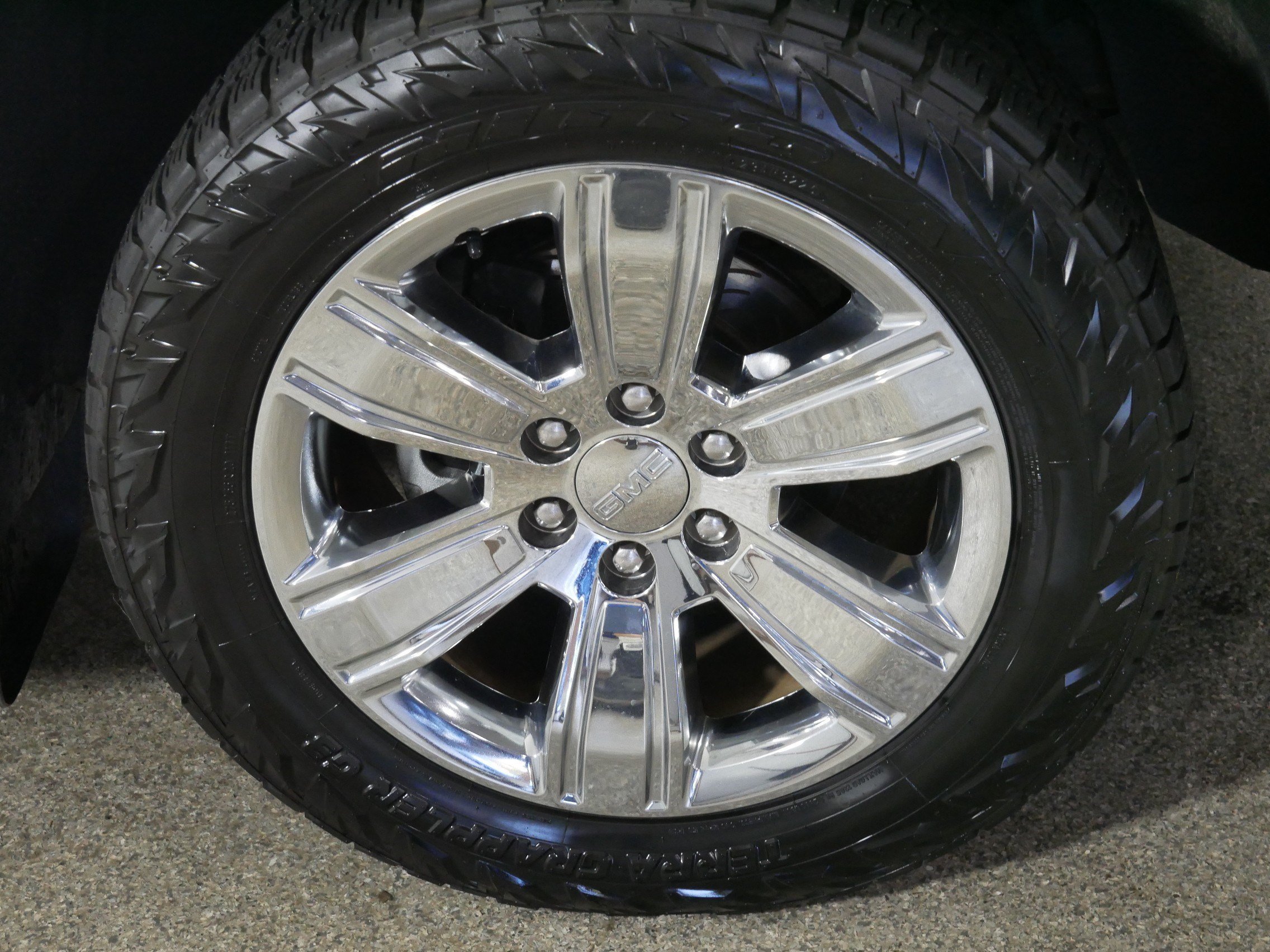 Used 2018 WHITE FROST TRICOAT GMC SLT image 15