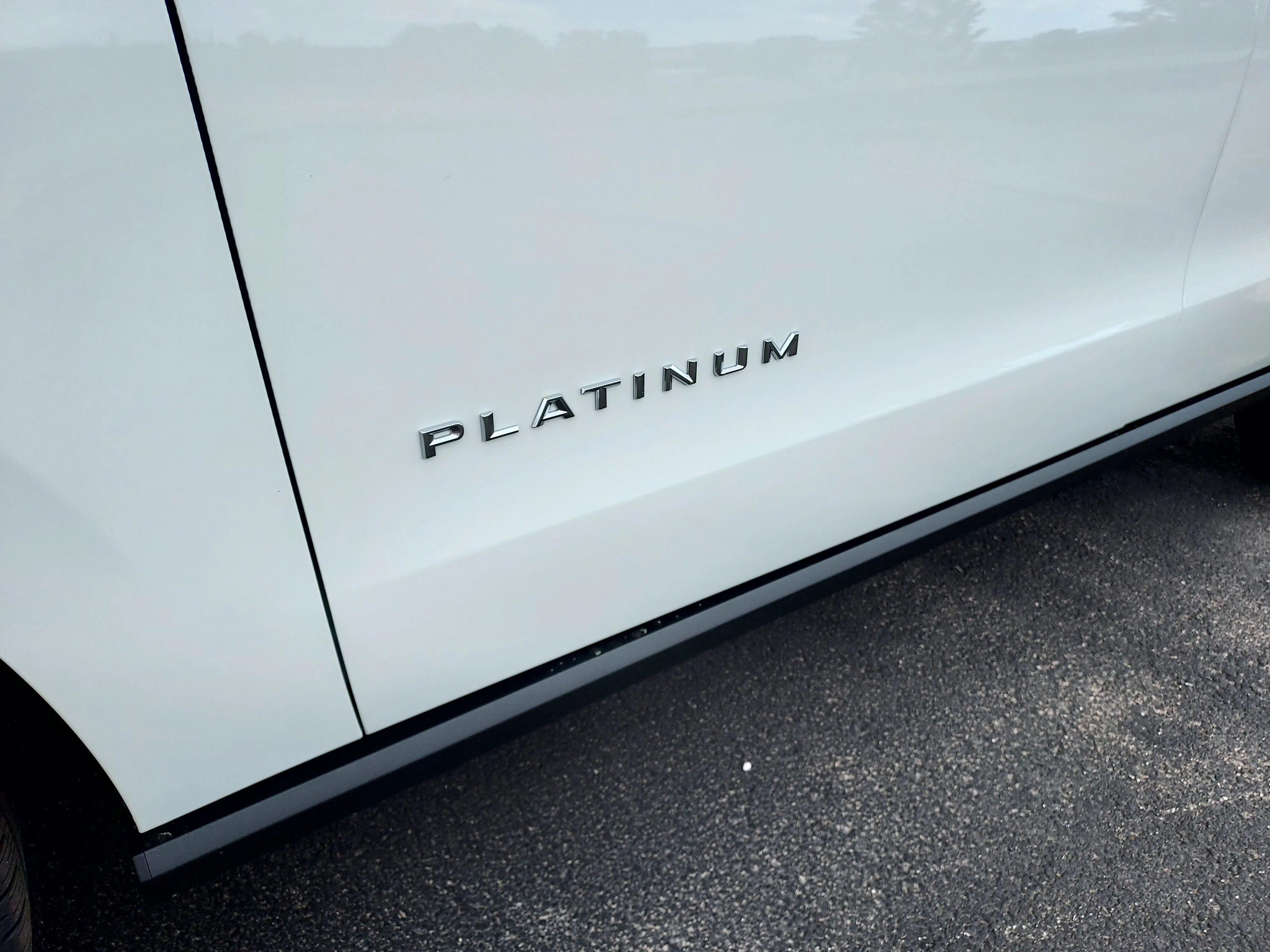New 2026 Star White Metallic Tri-Coat Ford Platinum image 4