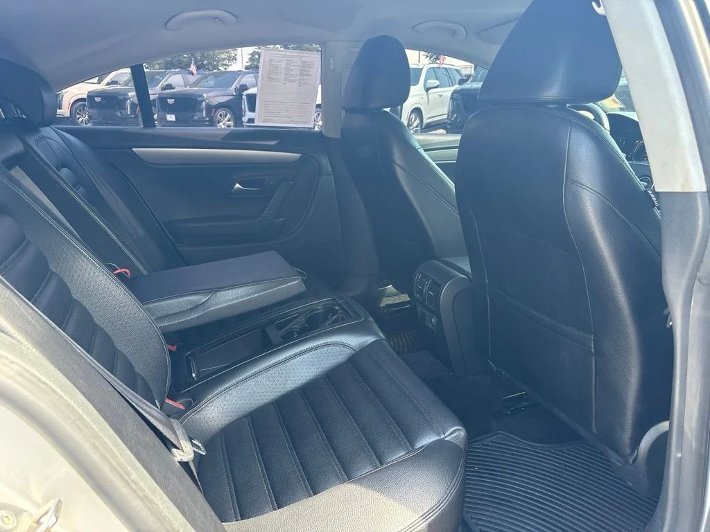 Used 2010 White Volkswagen Sport image 21