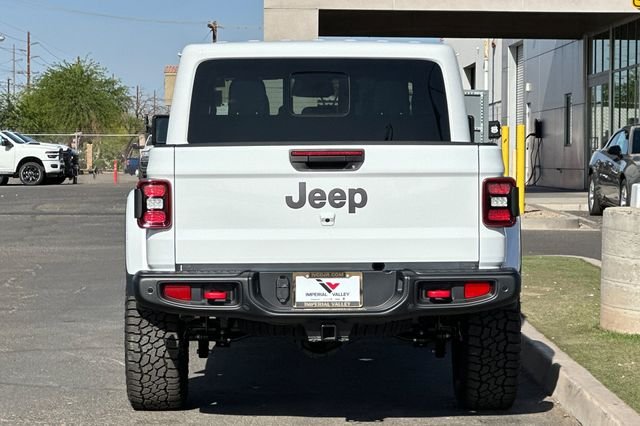 New 2026 Bright White Clear-Coat Exterior Paint Jeep Rubicon X image 4