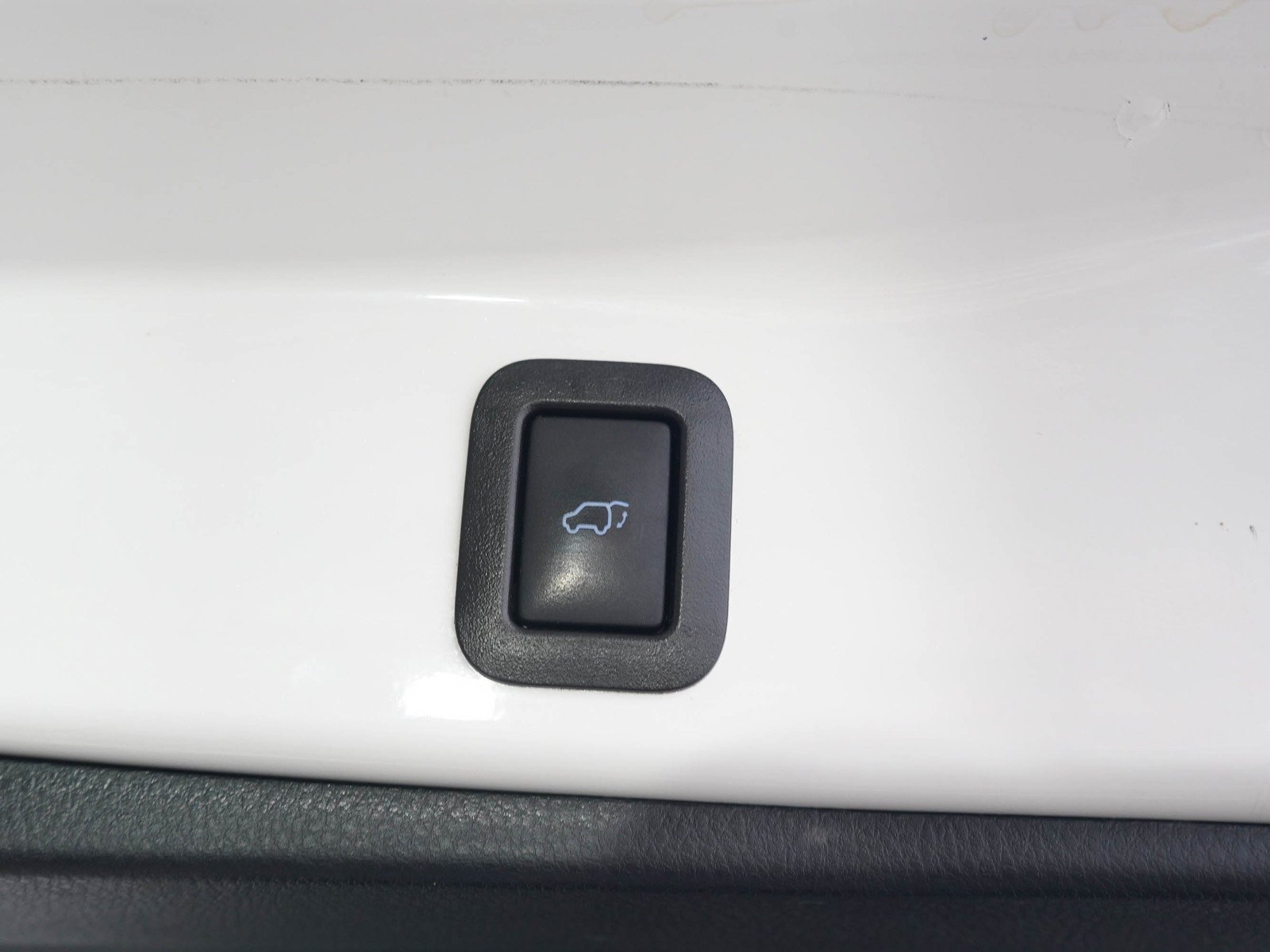 Used 2019 Blizzard Pearl Toyota XLE V6 AWD image 12