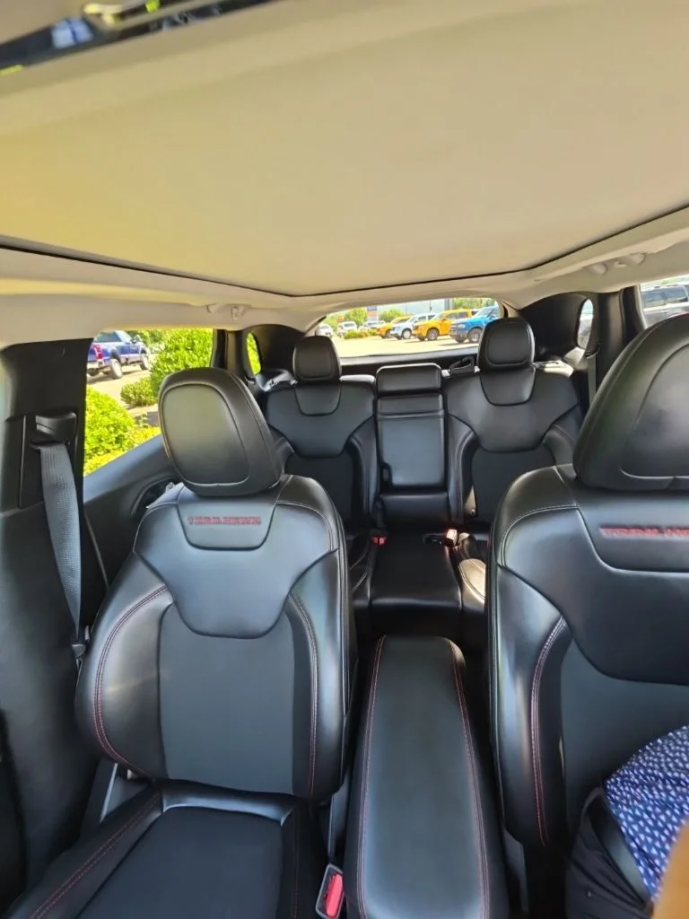 Used 2019 Diamond Black Jeep Trailhawk image 37