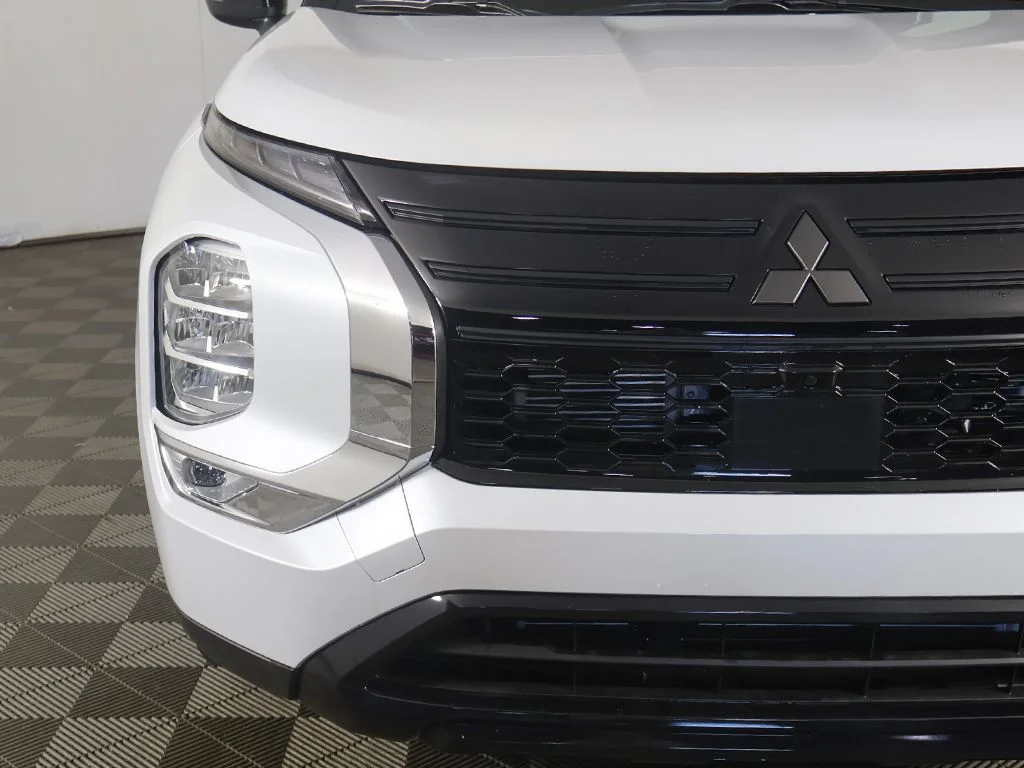 New 2026 White Mitsubishi LE 1.5T 2WD image 13