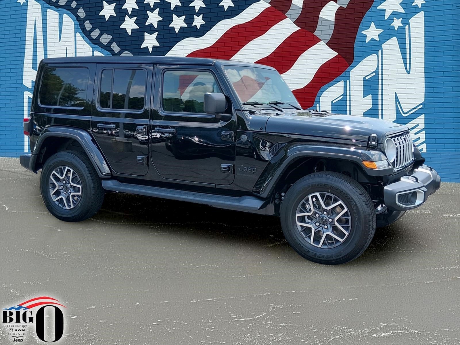 New 2026 Black Clear-Coat Exterior Paint Jeep 4-Door Sahara 4x4 image 1