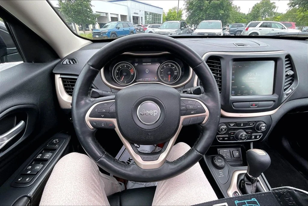 Used 2016 Gray Jeep Limited image 5