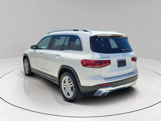 Used 2023 White Mercedes-Benz GLB 250 image 4