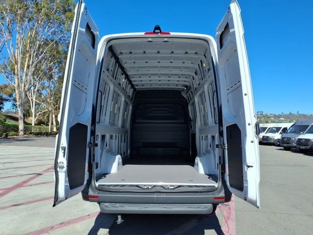 New 2025 Arctic White Mercedes-Benz Cargo 170 WB image 21