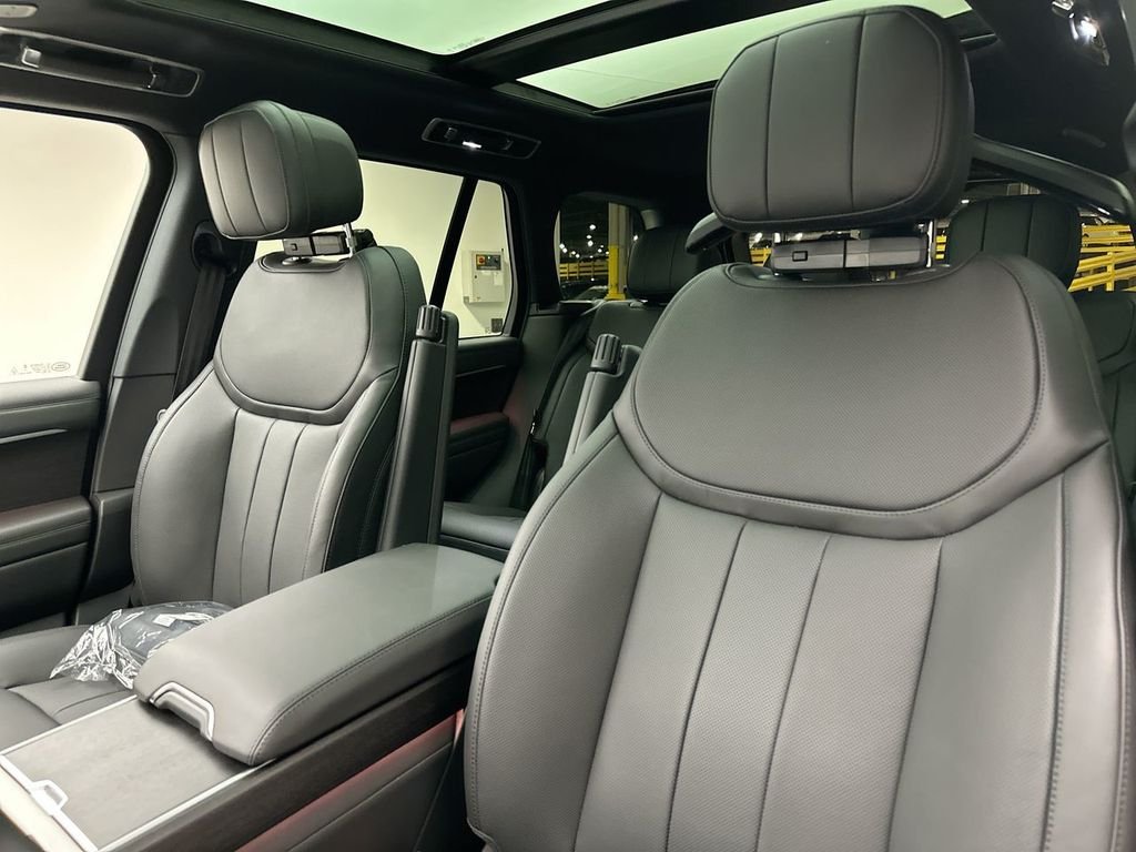 New 2026 Carpathian Gray Premium Metallic Land Rover SE image 22