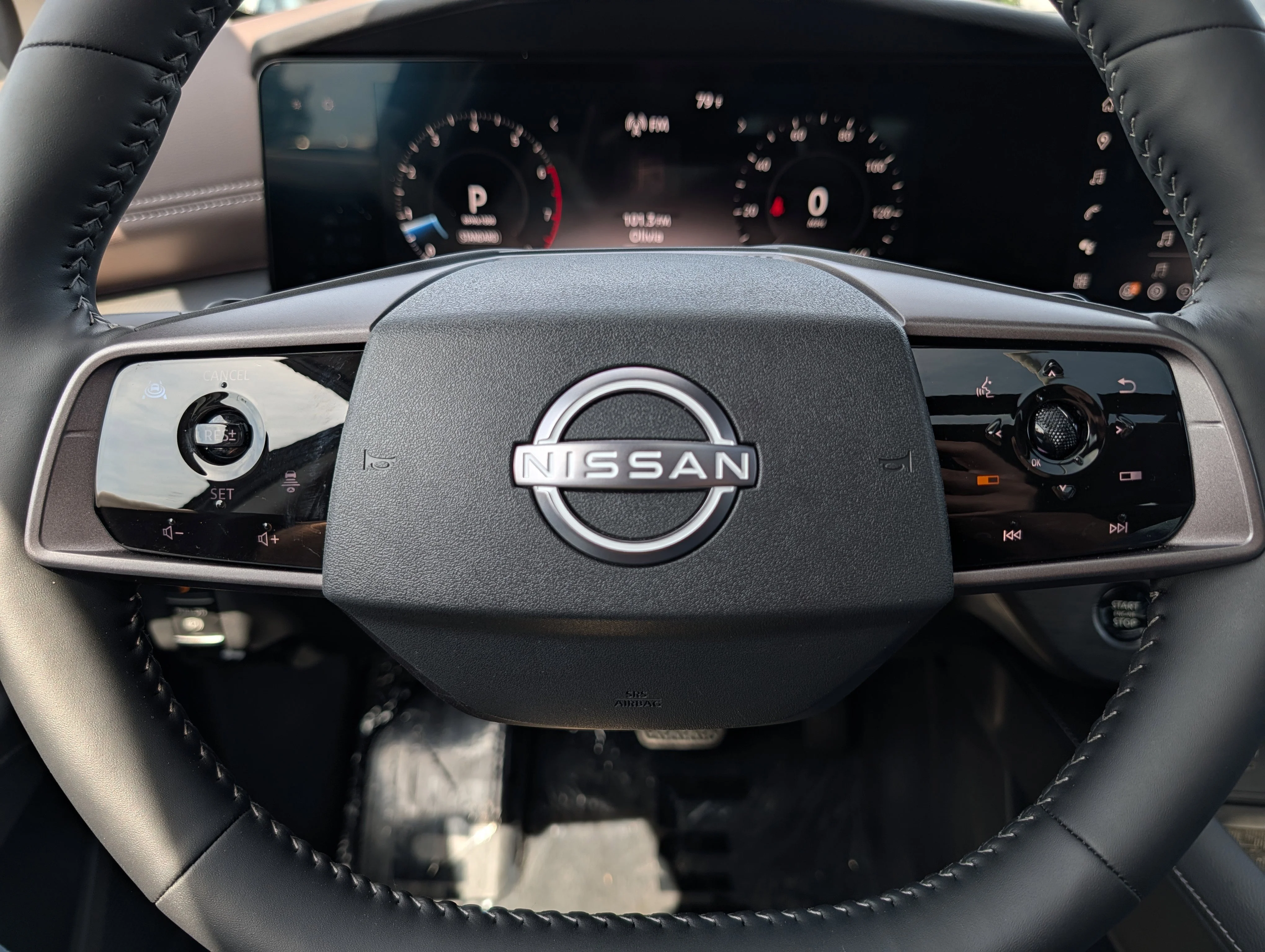 Used 2026 Super Black Nissan Platinum image 25