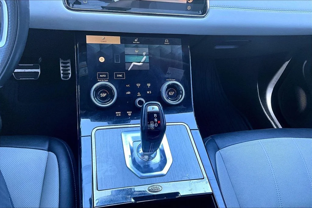 Used 2022 Gray Land Rover R-Dynamic SE image 23