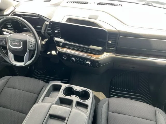 Used 2024 Summit White GMC Elevation image 18