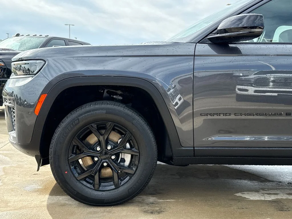 New 2026 Baltic Gray Metallic Clear-Coat Exterior Paint Jeep Altitude image 5