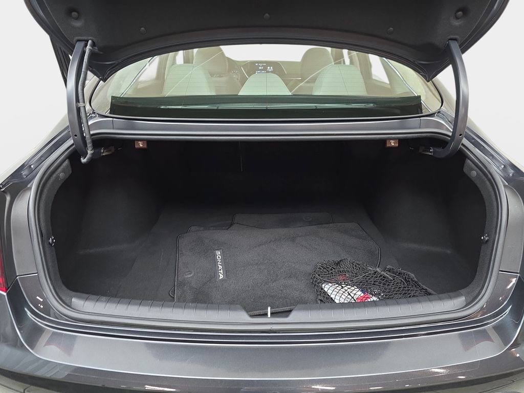Used 2021 Portofino Gray Hyundai SE image 14