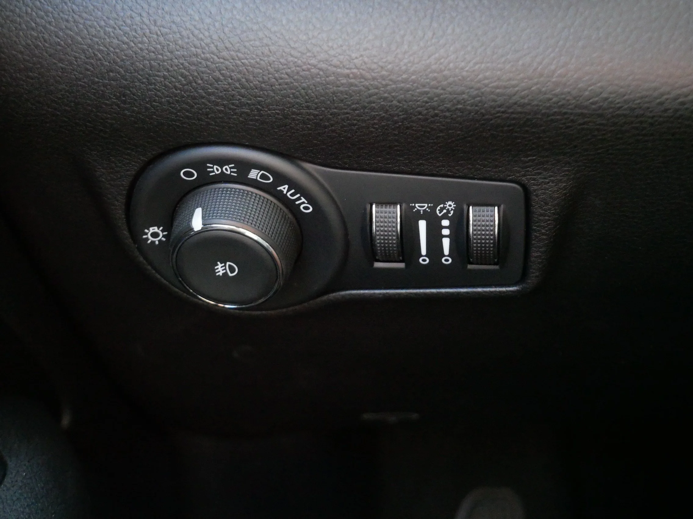 Used 2025 Bright White Clearcoat Jeep Trailhawk image 26