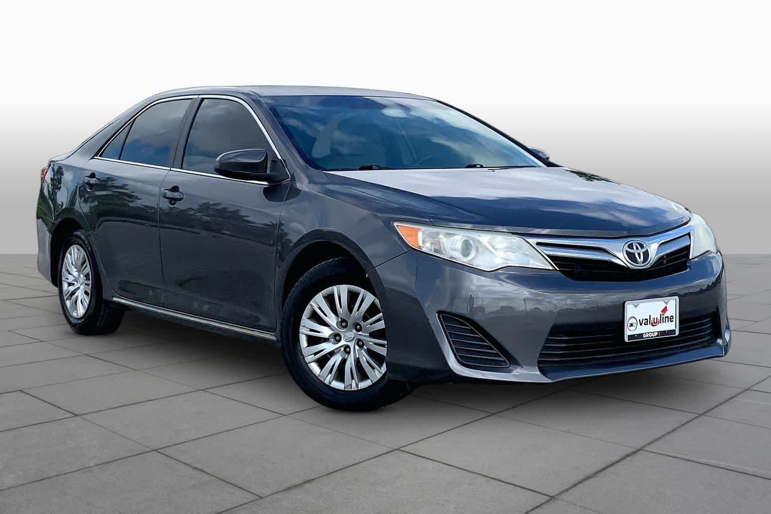 Used 2014 Magnetic Gray Metallic Toyota LE image 3