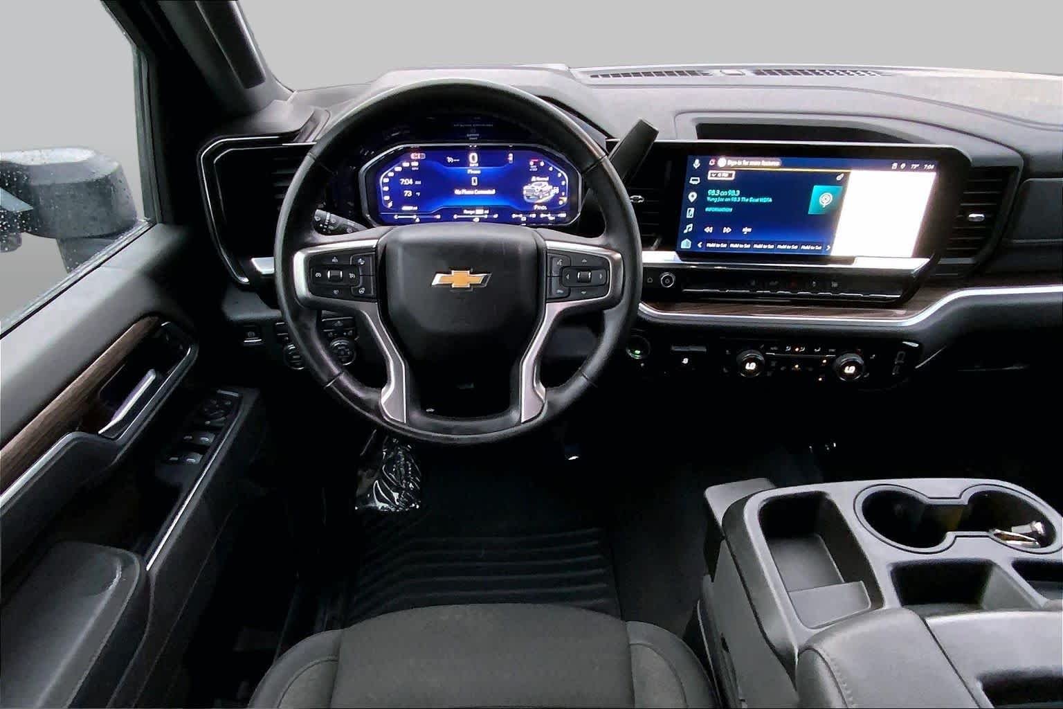 Used 2025 Summit White Chevrolet LT image 6
