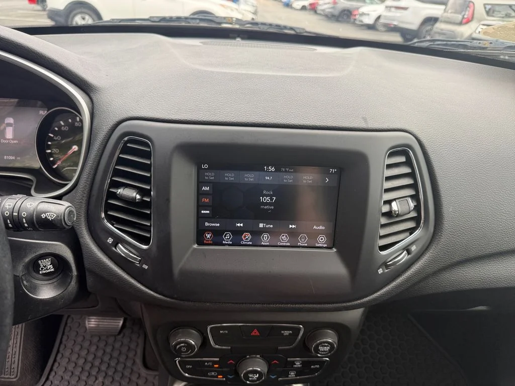 Used 2021 Velvet Red Pearlcoat Jeep Latitude image 9