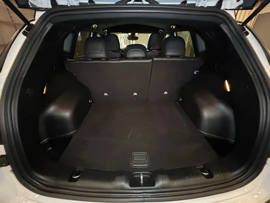 Used 2025 Bright White Jeep Trailhawk image 18