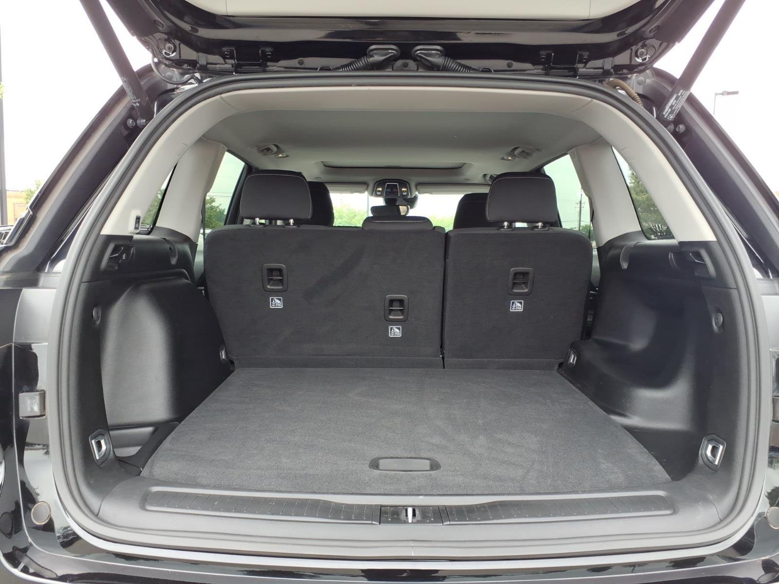 Used 2022 Diamond Black Crystal Pearlcoat Jeep Laredo image 31