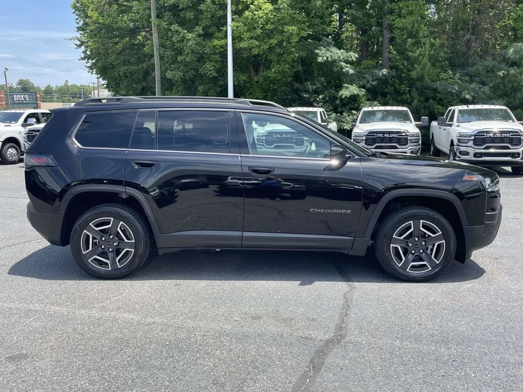 New 2026 Diamond Black Crystal Pearlcoat Jeep Laredo image 10
