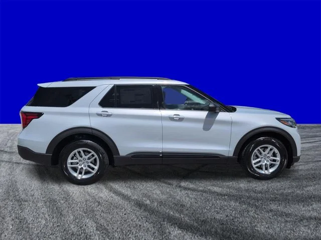 New 2026 Space White Metallic Ford Active image 3