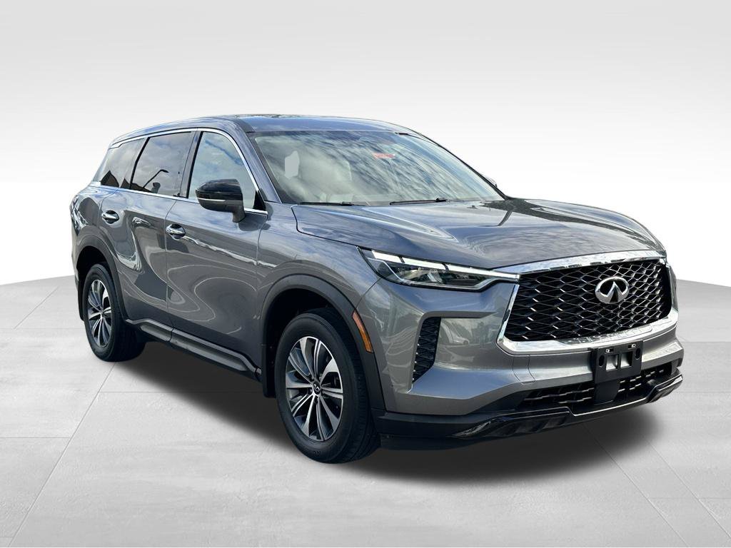 Used 2023 Gray INFINITI PURE image 4