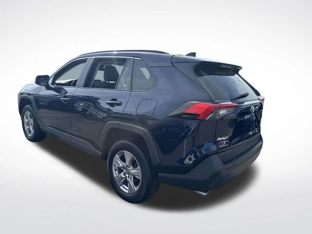 Used 2025  Toyota XLE image 3