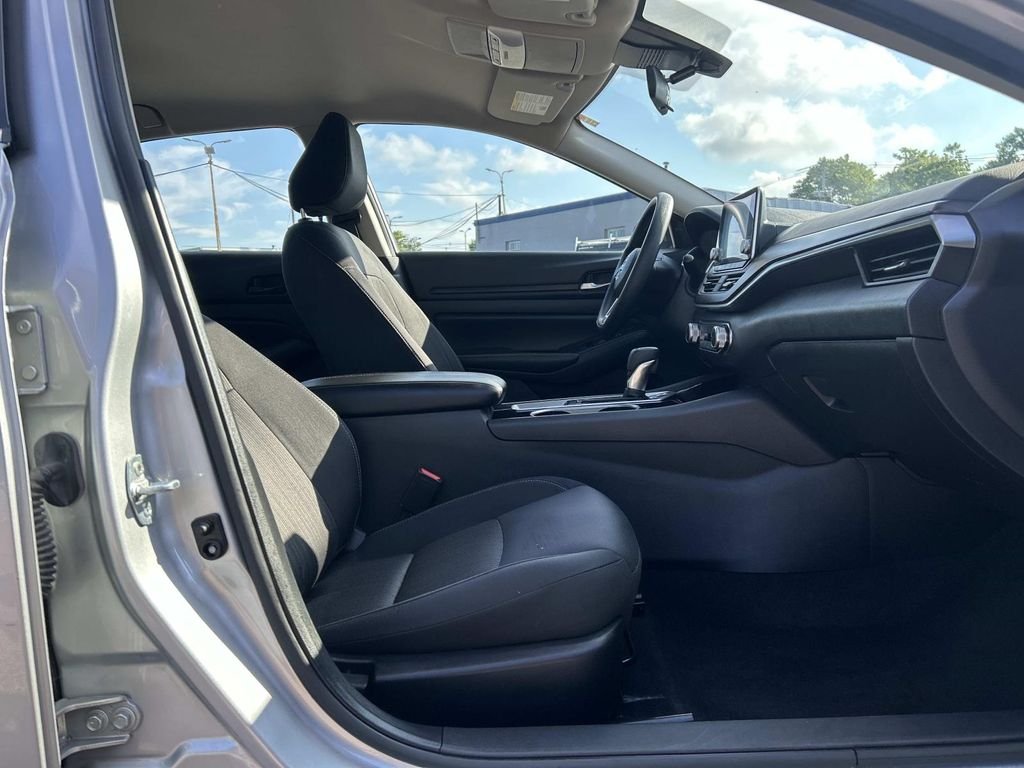 Used 2024 Silver Nissan 2.5 SV image 17