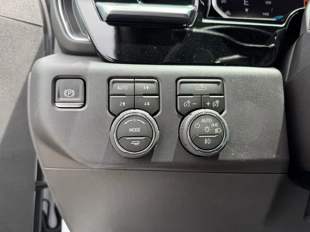 New 2026 Onyx Black GMC Elevation image 27