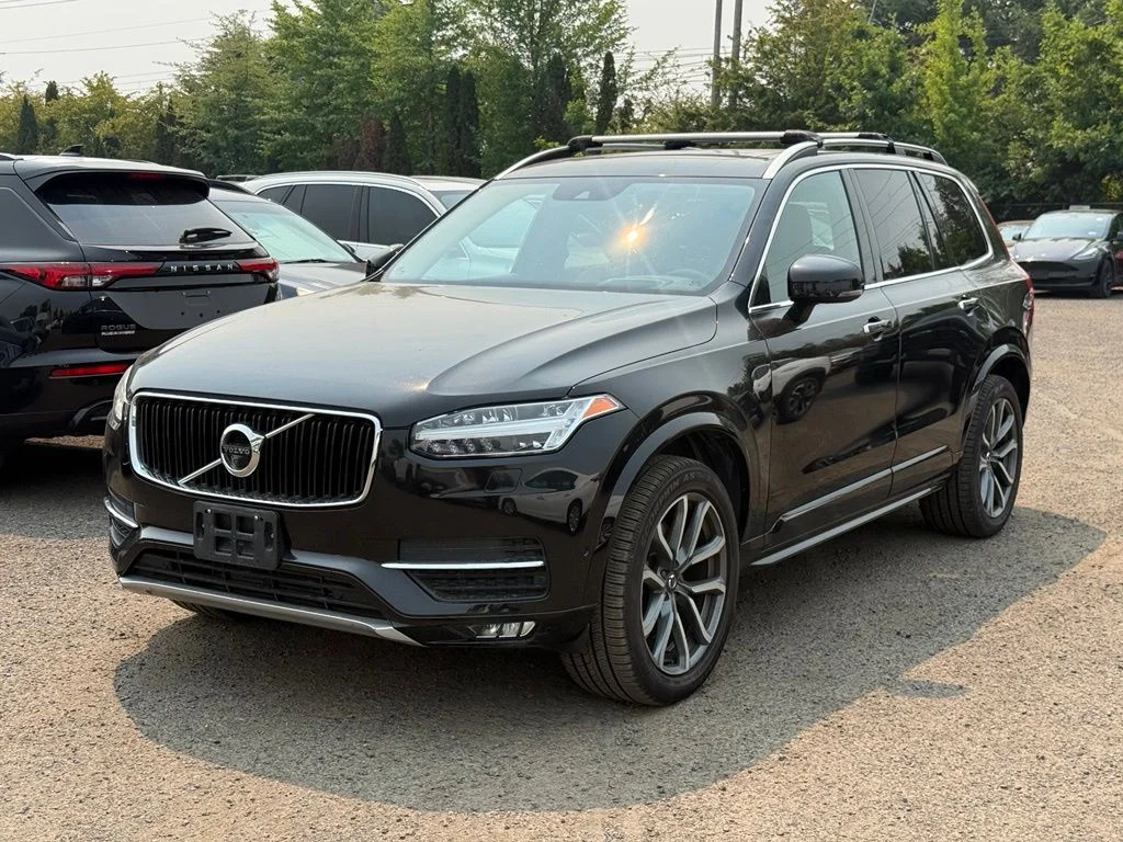 Used 2019 Black Volvo T6 Momentum image 2