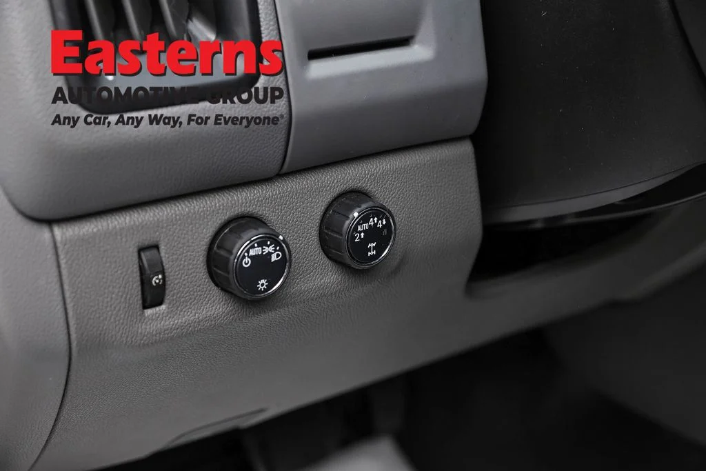 Used 2022 White GMC Elevation Standard image 20