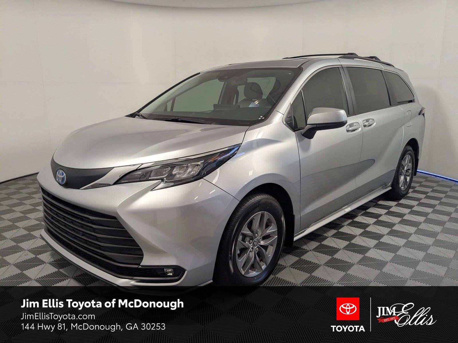 Used 2025 Celestial Silver Metallic Toyota XLE 8-Passenger image 1